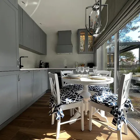 Hampton Park Villa Rozewie